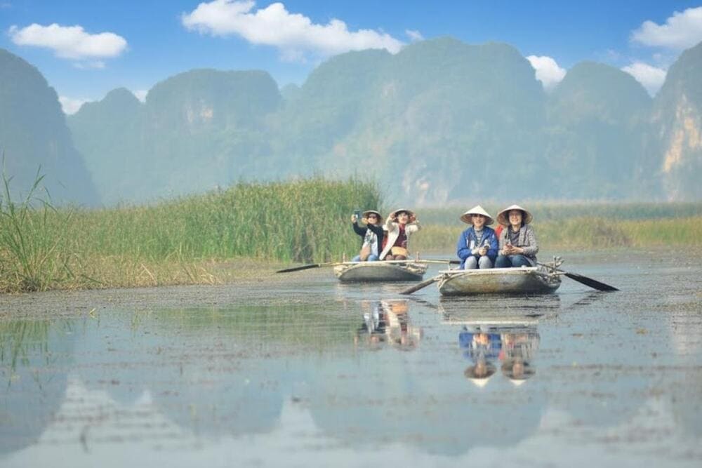 Du kh&aacute;ch cũng c&oacute; thể kh&aacute;m ph&aacute; thi&ecirc;n nhi&ecirc;n tại Vườn quốc gia Xu&acirc;n Thủy.